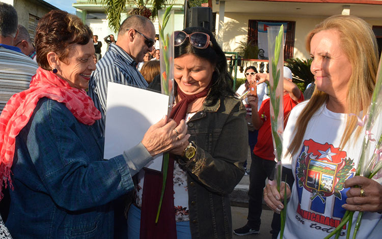 Entrega de reconocimiento a organismos y empresas de la provincia, Entrega de reconocimiento a organismos y empresas de la provincia,