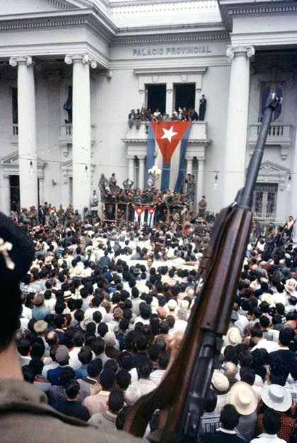 Pueblo de Santa Clara escucha a Fidel el 6 de enero de 1959. Pueblo de Santa Clara escucha a Fidel el 6 de enero de 1959.