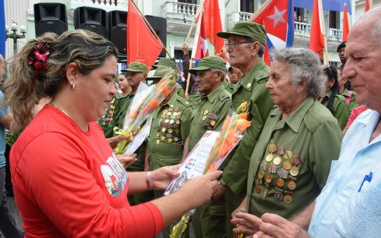 Combatientes de la Columna #1 son reconocidos en Santa Clara el 6 de enero de 2019. Combatientes de la Columna #1 son reconocidos en Santa Clara el 6 de enero de 2019.