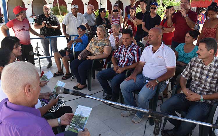 Presentación del libro Santa Clara Nuestra, de Ovidio Cosme Dí­az Bení­tez.