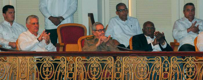 Raúl Castro, Miguel Díaz-Canel, Salvador Valdés en sesión solemne de la Asamblea Provincial del Poder Popular de La Habana por el aniversario 500 de la ciudad. Raúl Castro, Miguel Díaz-Canel, Salvador Valdés en sesión solemne de la Asamblea Provincial del Poder Popular de La Habana por el aniversario 500 de la ciudad.