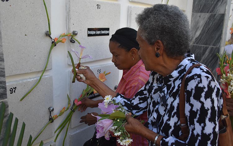 Homenaje a los internacionalistas cubanos en el aniversario 30 de la Operación Tributo.
