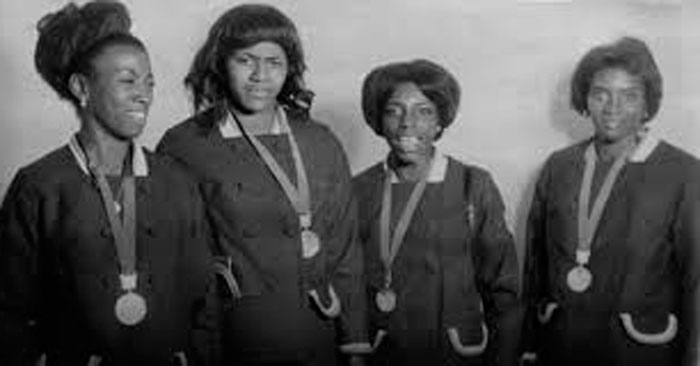 Integrantes del relevo 4x100 de Cuba, medalla de plata en la Olimpiada México 1968. Integrantes del relevo 4x100 de Cuba, medalla de plata en la Olimpiada México 1968.