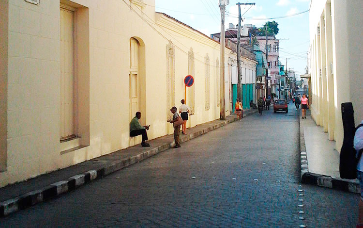 Calle Luis Estévez, esquina a Céspedes, en Santa Clara.