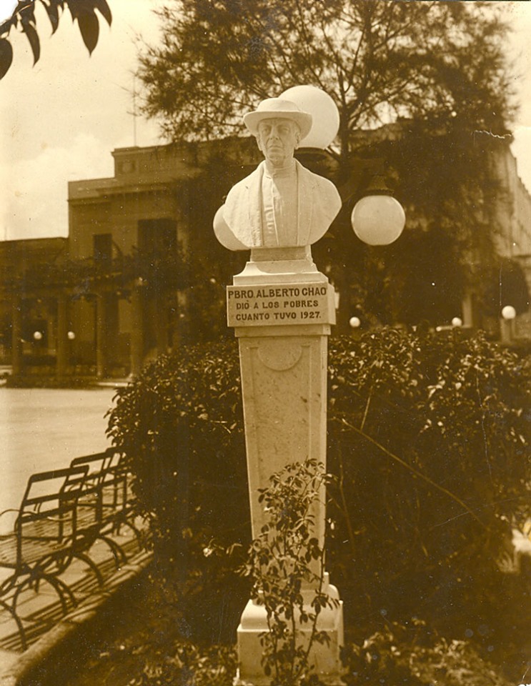 Busto Padre Chao en el parque de Santa Clara Busto Padre Chao en el parque de Santa Clara