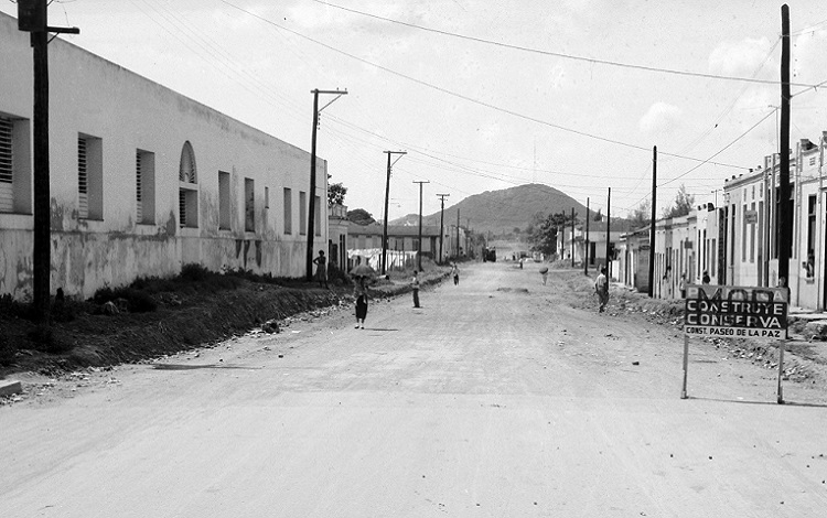 Paseo de La Paz, 1956