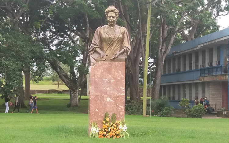 La escultura de la Benefactora en la Universidad Central  «Marta Abreu » de Las Villas. (Foto: Tomada del sitio de la Universidad)