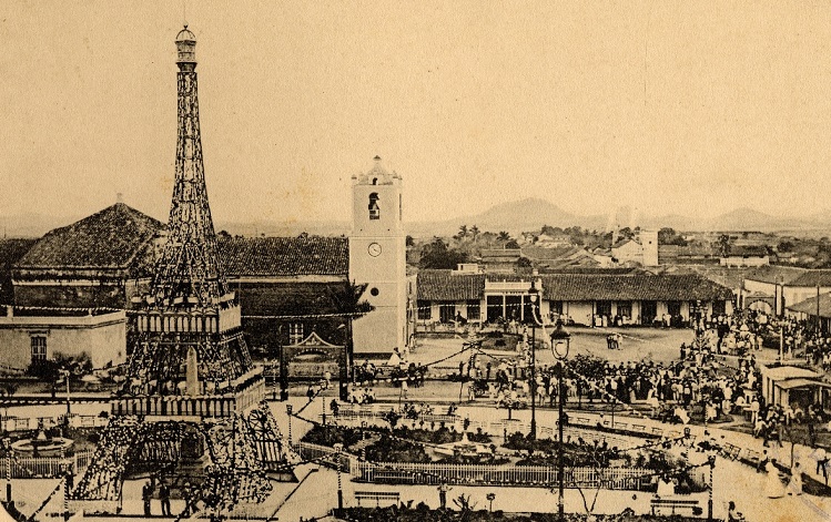 Torre Eiffel en Santa Clara