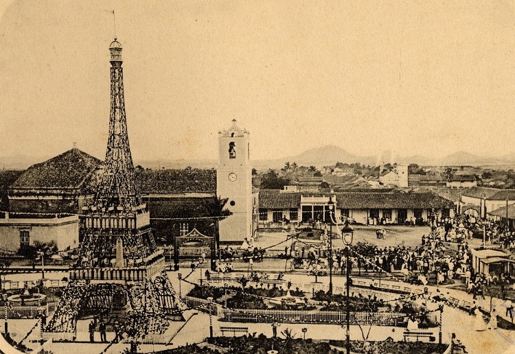 La réplica de la Torre Eiffel se construyó en la Plaza Mayor de Santa Clara, en febrero 1895. (Foto: Archivo)