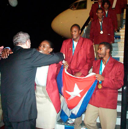 Fidel Castro Ruz recibe a los deportistas cubanos tras los Juegos de Sidney 2000. Fidel Castro Ruz recibe a los deportistas cubanos tras los Juegos de Sidney 2000.