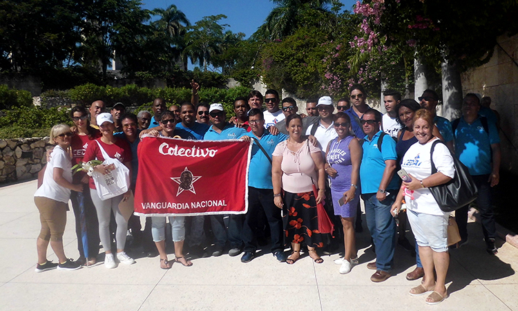 Cedai Villa Clara recibe bandera de Vanguardia Nacional