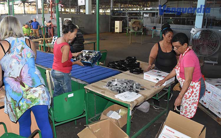 Producción de fogones de gas en la Inpud de Villa Clara. Producción de fogones de gas en la Inpud de Villa Clara.