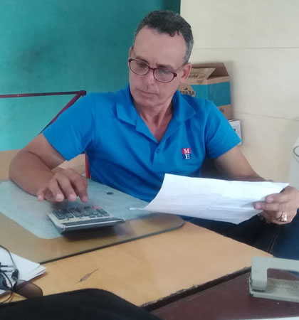 Orli Matos, administrador de la panadería Boulevard 2, de Santa Clara. Orli Matos, administrador de la panadería Boulevard 2, de Santa Clara.