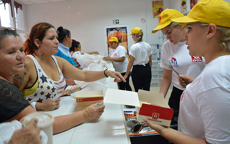 Panadería-dulcería-heladería La íšnica, de Santa Clara. Panadería-dulcería-heladería La íšnica, de Santa Clara.