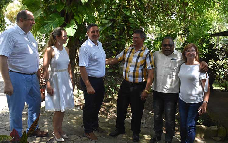 Firma de convenio entre Cuba y Eslovaquia para la creación de fábrica de confituras en Caibarién.