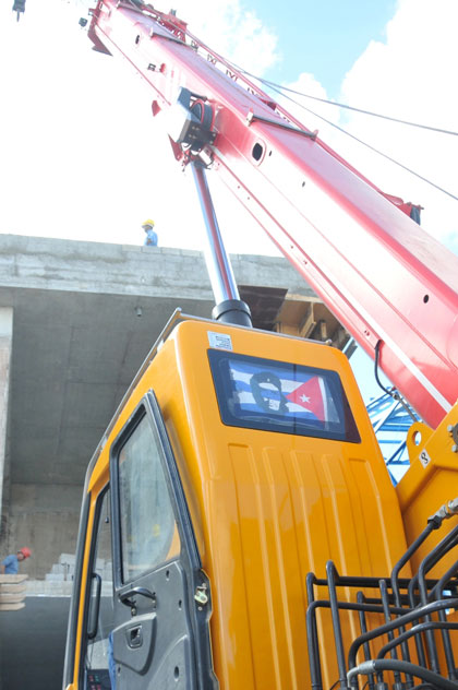 Grúa en construcción de nueva Planta Cloro Sosa, Sagua la Grande, Villa Clara. Grúa en construcción de nueva Planta Cloro Sosa, Sagua la Grande, Villa Clara.