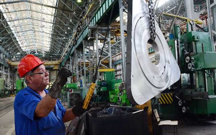 Fabricación de piezas para centrales azucareros en Planta Mecánica de Villa Clara. Fabricación de piezas para centrales azucareros en Planta Mecánica de Villa Clara.