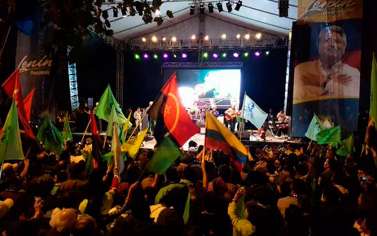 Seguidores de Alianza Pais celebran triunfo de Lení­n Moreno en eleccciones presidenciales de Ecuador.