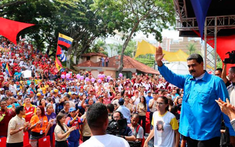 Nicolás Maduro en encuentro con jóvenes venezolanos.