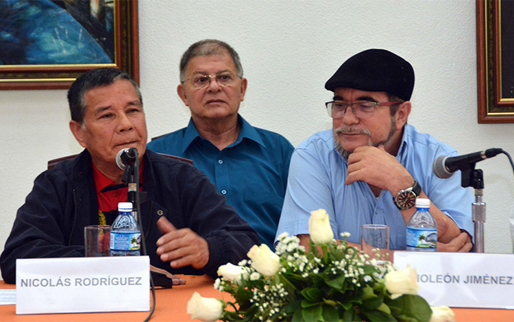 Nicolás Rodríguez (I), Comandante Central del Ejército de Liberación Nacional de Colombia, y Timoleón Jiménez, , líder de las Fuerzas Armadas Revolucionarias de Colombia-Ejército del Pueblo (FARC-EP).