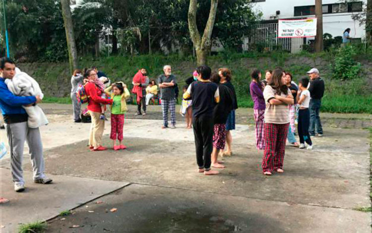 La población salió a las calles para protegerse ante nuevo sismo en Oaxaca, México. La población salió a las calles para protegerse ante nuevo sismo en Oaxaca, México.