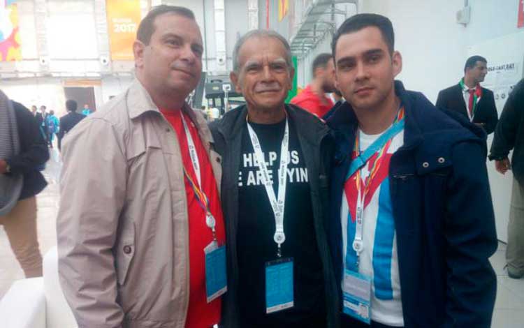 De izquierda a derecha, Fernando González, Oscar López Rivera y Elián González. (Foto: Tomada de Twitter).