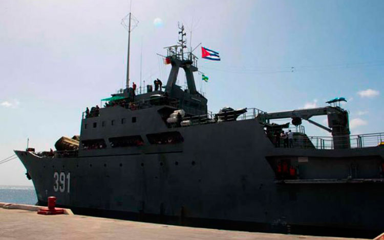 Barco cubano arriba a Dominica con ayuda solidaria. Barco cubano arriba a Dominica con ayuda solidaria.