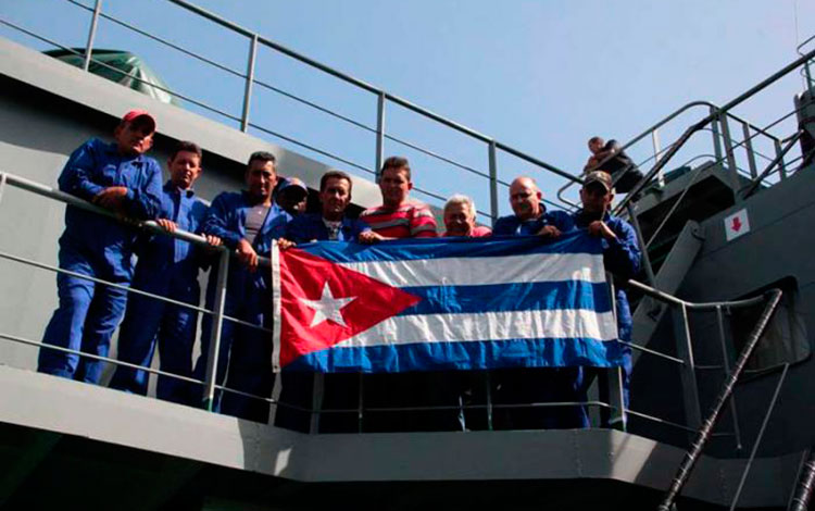 Linieros cubanos arriban a Dominica.