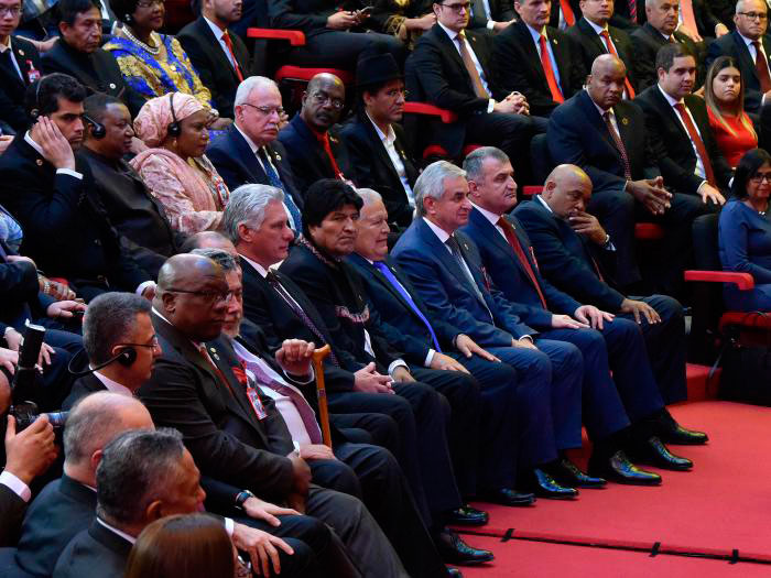 Miguel Díaz-Canel y otras delegaciones en toma de posesión de Nicolás Maduro. Miguel Díaz-Canel y otras delegaciones en toma de posesión de Nicolás Maduro.