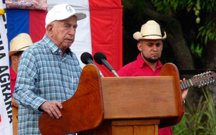 El segundo secretario del Comité Central del Partido, José Ramón Machado Ventura pronuncia las palabras centrales del acto por  el aniversario 60 de la Ley de Reforma Agraria. 