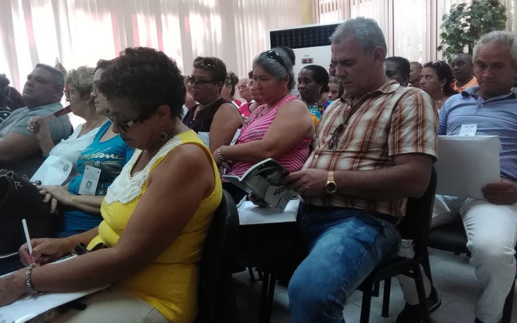 Participantes en el aller de la Cátedra Ernesto Guevara, de la Asociación de Innovadores y Racionalizadores en Villa Clara.