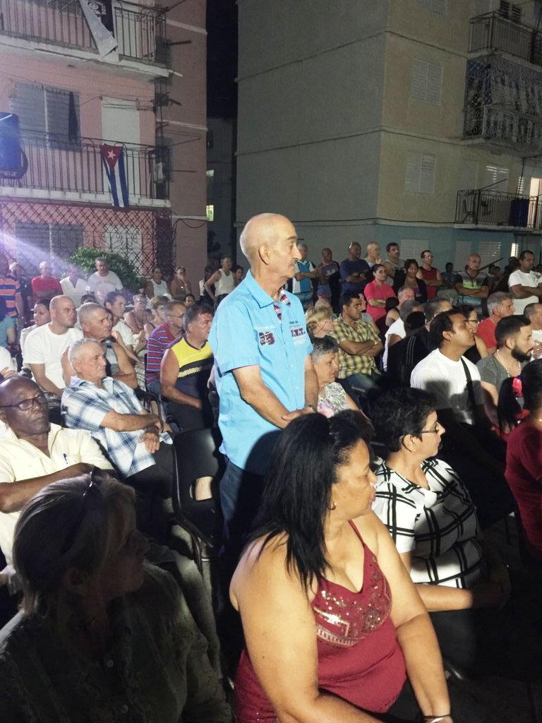 Barrio debate sobre la Ley Helms-Burton, Villa Clara Barrio debate sobre la Ley Helms-Burton, Villa Clara