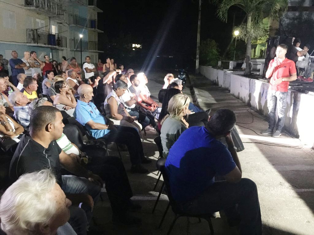 Barrio debate sobre la Ley Helms-Burton, Villa Clara Barrio debate sobre la Ley Helms-Burton, Villa Clara