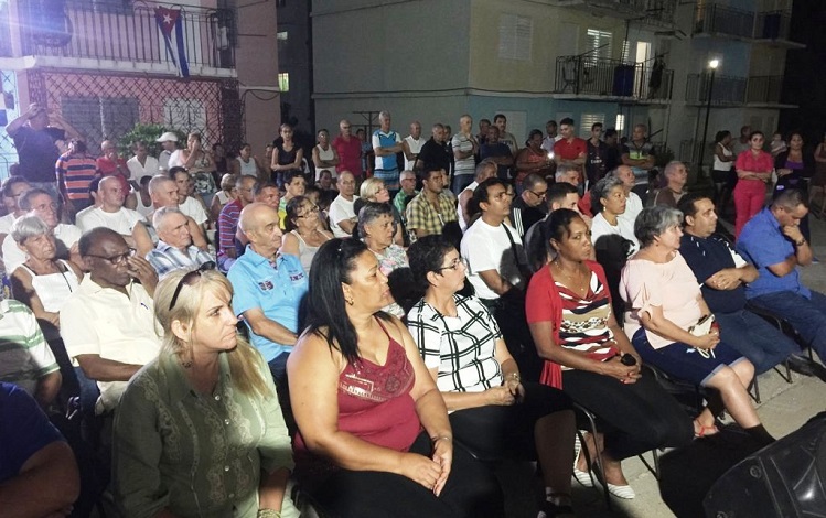 Barrio debate cederista contra la Ley Helms-Burton, Villa CLara
