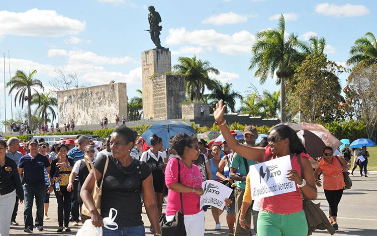 Marcha de los trabajadores en Santa Clara.