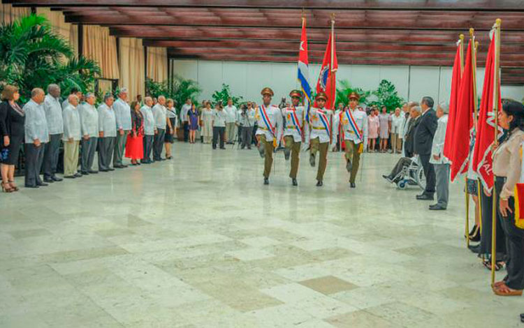 Acto de reconocimiento a héroes y heroínas del trabajo