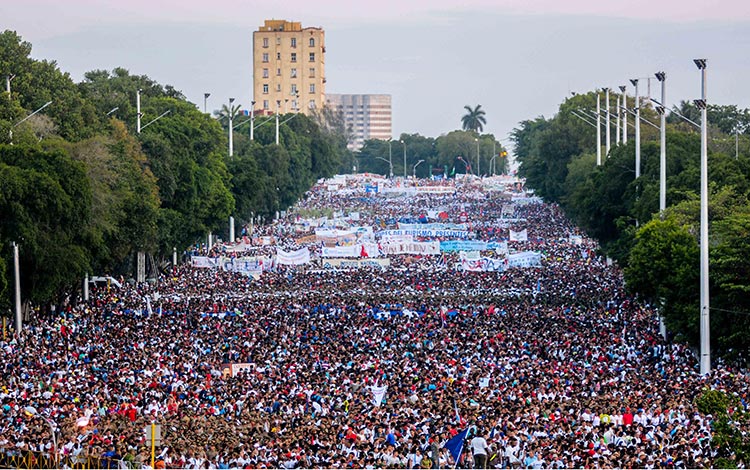 Desfile del Primero de Mayo en La Habana.