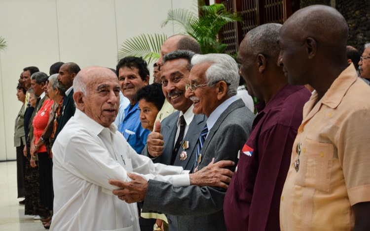 Machado Ventura felicita a los trabajadores destacados