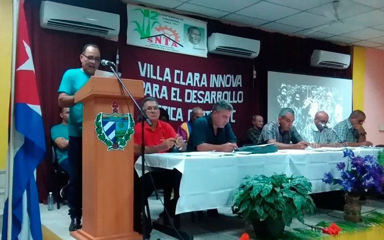 Conferencia azucarera en Villa Clara.