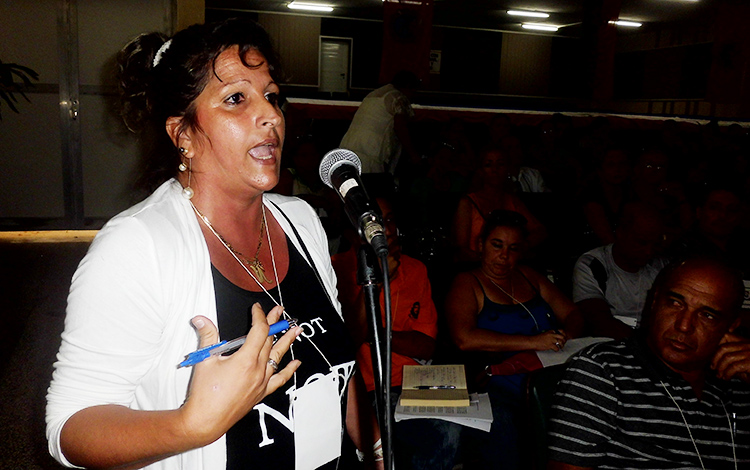 Noris Moreno, delegada a la asamblea XXI Congreso de la CTC en Santa Clara.