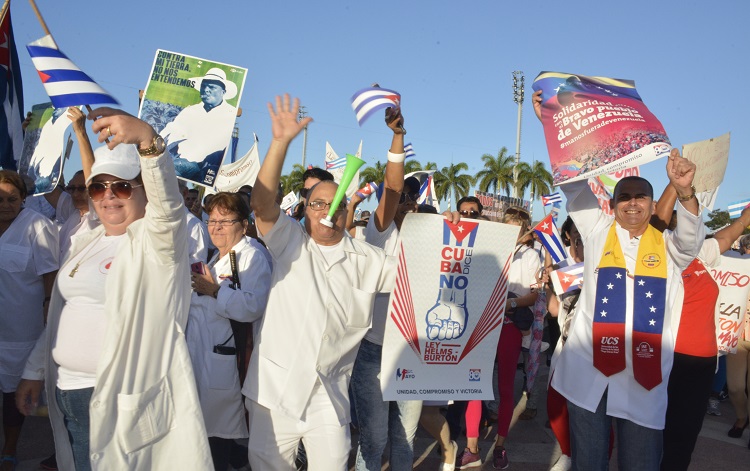 Trabajadores de la Salud en el desfile por el primero de mayo