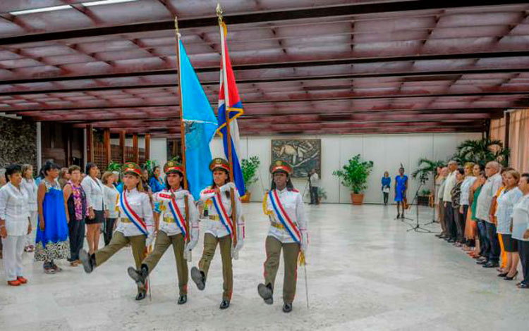 Ceremonia de condecoración a deferadas