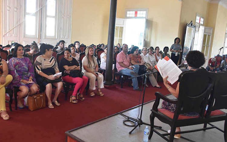 Sesión teórica del encuentro Todas las musas todas.