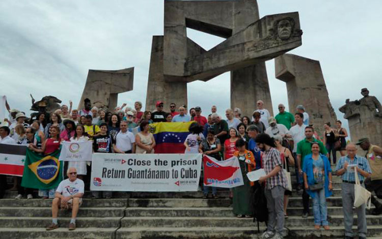 Participantes en el V Seminario Internacional por la Paz y la Abolición de las Bases Militares Extranjeras