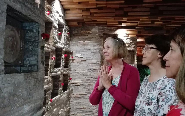Gloria La Riva y Cindy Sheehan rinden homenaje al Che.