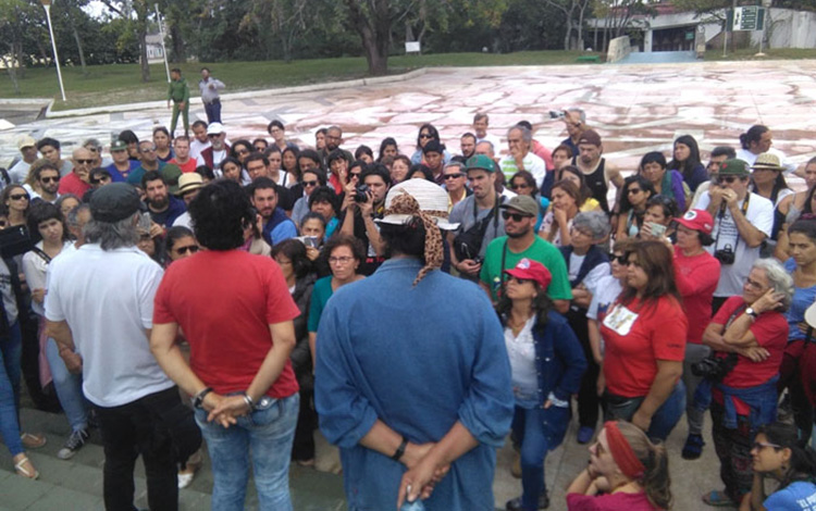 Brigadistas en Plaza de la Revolución Ernesto Che Guevara, Santa Clara