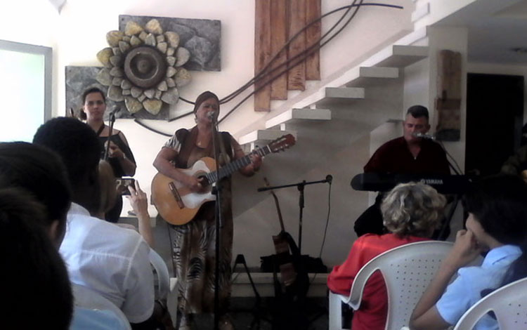 Anet Carranza y su grupo en la peña Tambores por la Paz, ICAP, Villa Clara.
