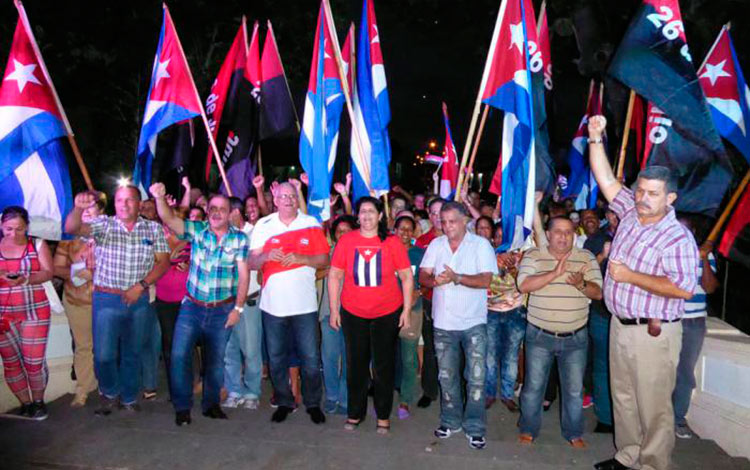 Pinareños festejan otorgamiento de la sede del acto central por el Día de la Rebeldía Nacional.