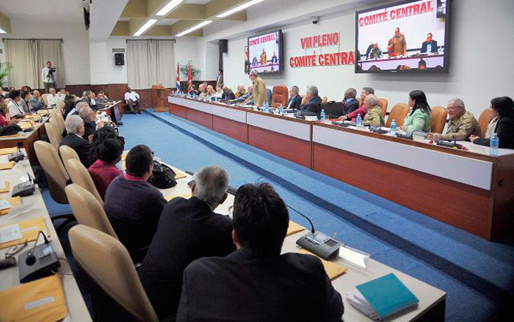 Pleno del Comité Central del Partido, presidido por su primer secretario, General de Ejército Raúl Castro Ruz.