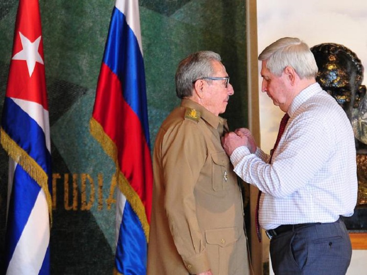 Premio Lenin a Raúl Castro Ruz